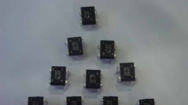 桥堆DB104  DB107