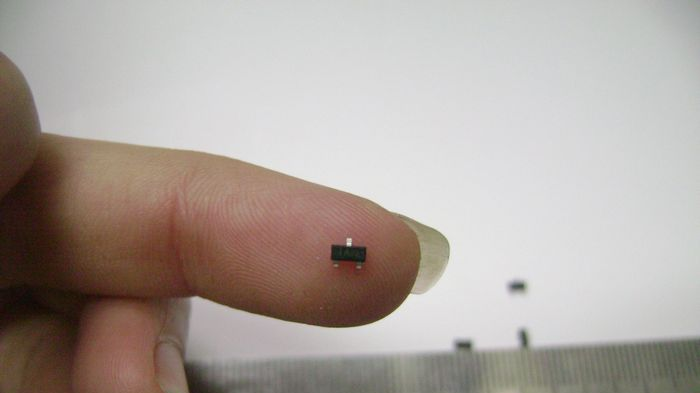 供应2SA812 代码M6 SOT-23 国产 PNP 100MA 60V 贴片三极管