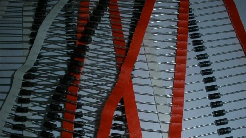 TVS瞬变抑制二极管1.5KE13A
