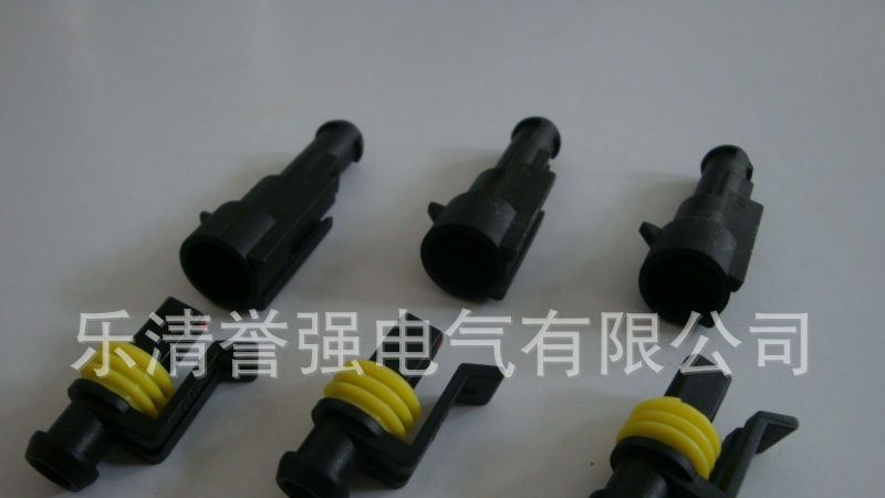 供应汽车连接器、疝气大灯配件安普头