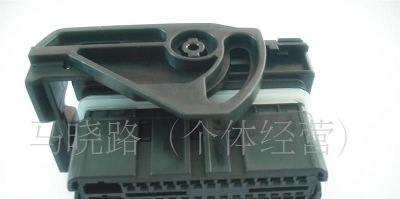 低价供应64线ECU汽车连接器