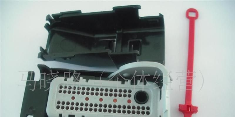 低价供应ECU73线汽车连接器