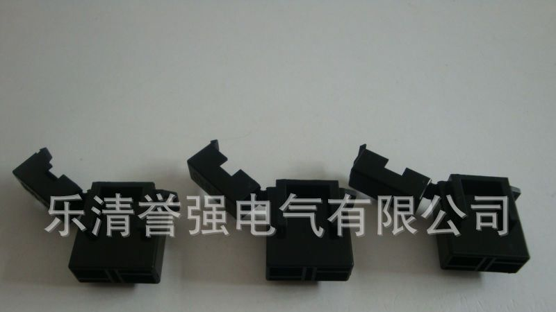 供应汽车连接器、汽车线束、保险盒系列