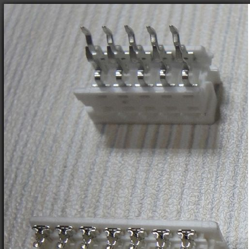 molex 90584 白色 DIP 1.27/2.54MM 汽车连接器