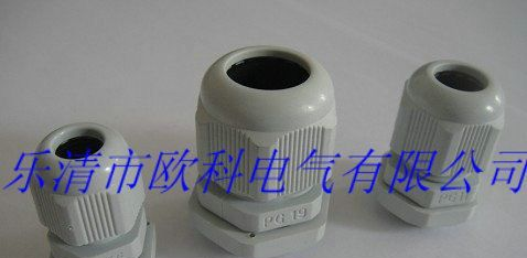 供应PG24防水接头 PG-7尼龙电缆固定头 PG36黑色电缆接头
