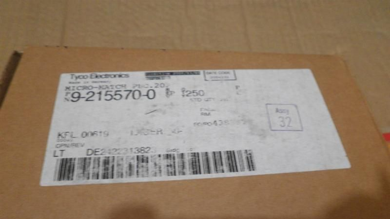 现货供应 TYCO 连接器 侧拔线 型号9-215570-0
