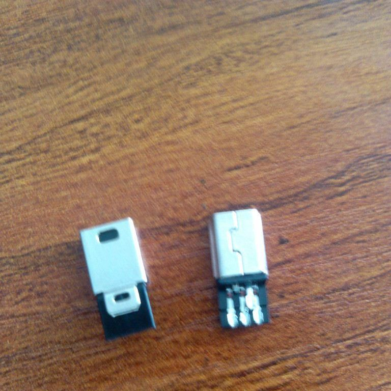 生产销售电子连接器！micro5P焊线公头。量大价优！！！