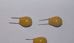 CA42-156K050BB 供应插件钽电容15UF 10% 50V p=5.0mm