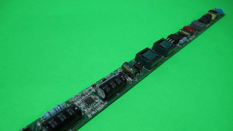 8WUL隔离内置电源  25-40V  220MA LED驱动电源