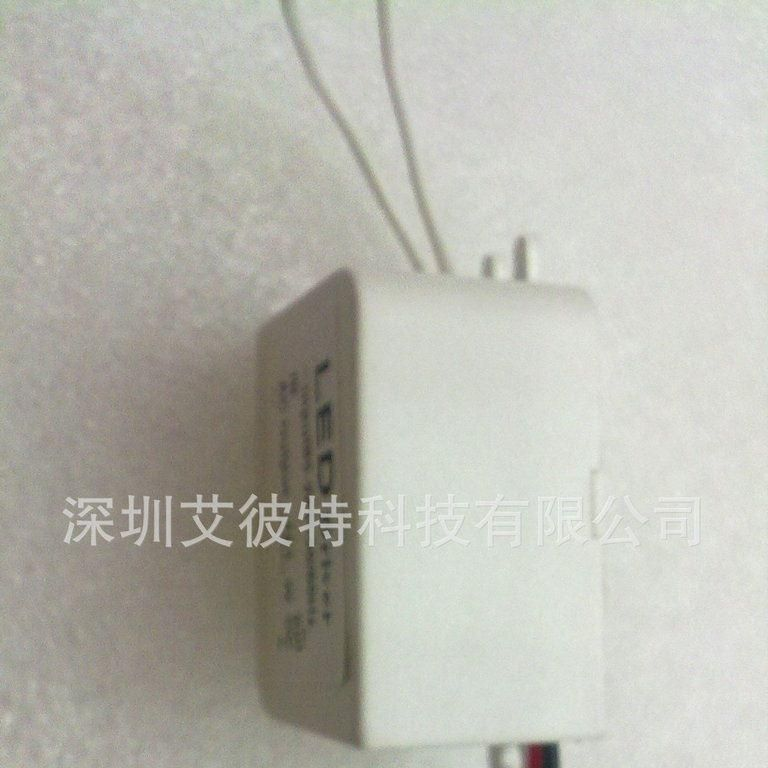 工厂直销4-5*1W  LED驱动器，LED天花灯驱动电源