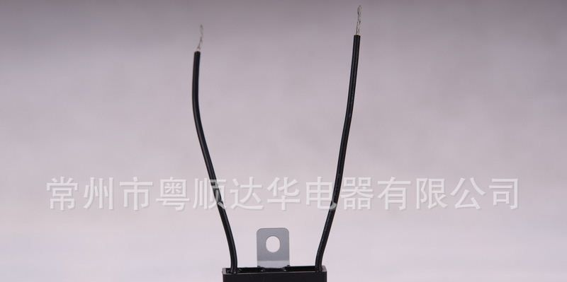CBB61\1UF250V直插铁耳引线