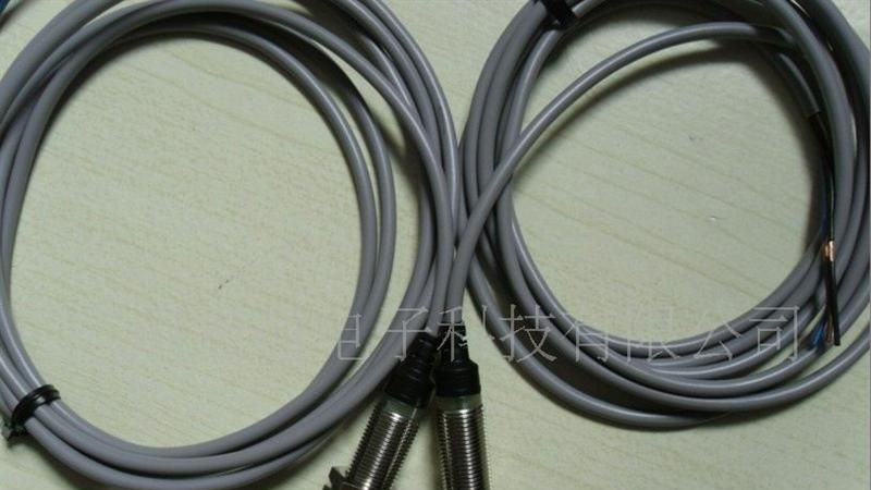 超远型电感式接近开关LM8(图)