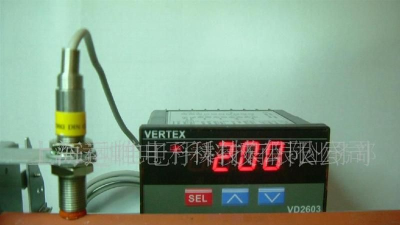 供应高精度耐磨型滚轮表面温度传感器