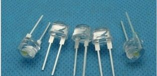 厂价供应0.5W草帽白光 8MM单芯24MIL(图)LED灯珠 正白30-35LM