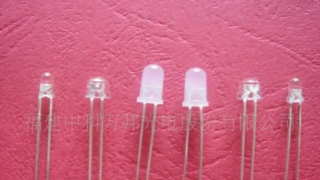 供应8MM三芯低光衰草帽白光LED发光二极管 亮度高