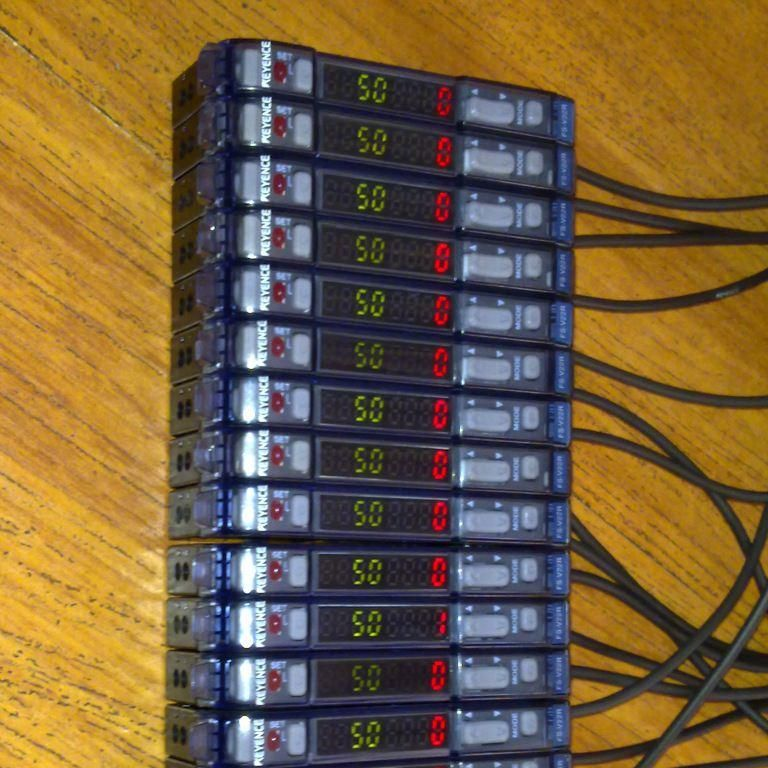 KEYENCE、传感器、光纤、FS-V21R、FS-V22R、FS-V11、FS-V21