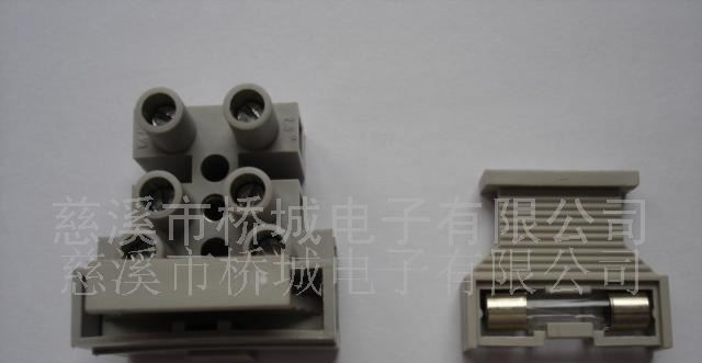 安全可靠的带保险丝接线端子,