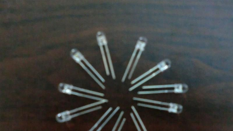 供应低光衰F4mm圆头无边沿高显指 高亮度 正白光 暖白光LED灯珠