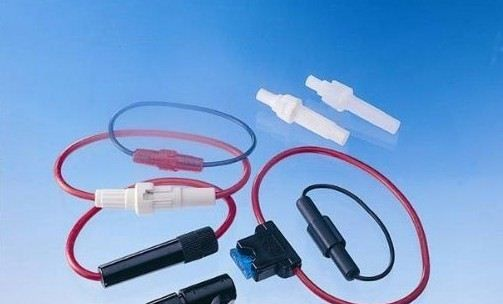 供应汽车插片保险丝。3A中型汽车保险丝，白色无盖汽车保险丝座。