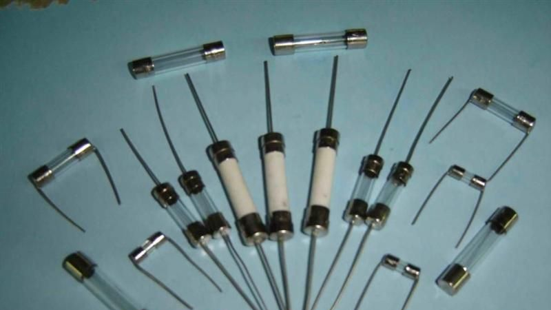 供应原装BS插头专用陶瓷保险丝管5A、10A、13A