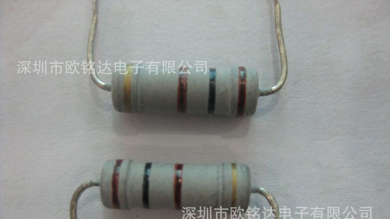 碳膜电阻2W  100R  弯脚成型