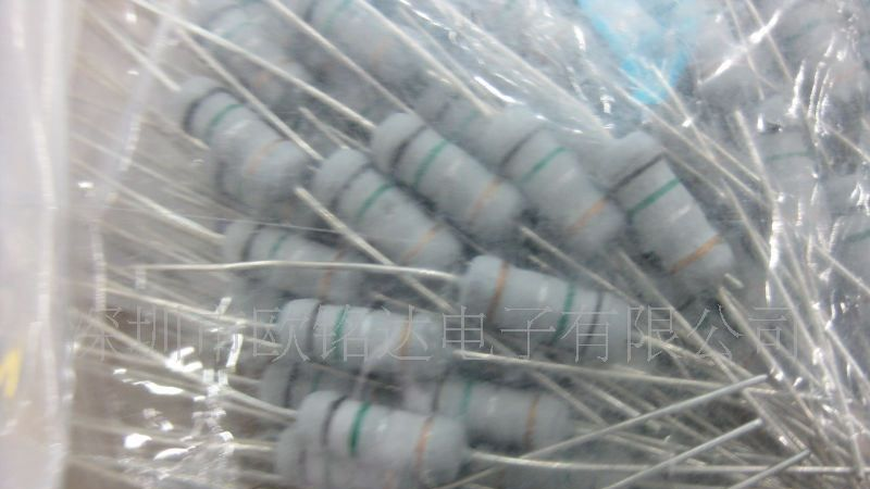金属氧化膜电阻2WS  5% 0R05    铜脚