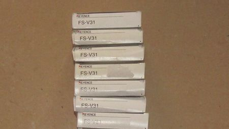 KEYENCE传感器，FS-V33 日本原装