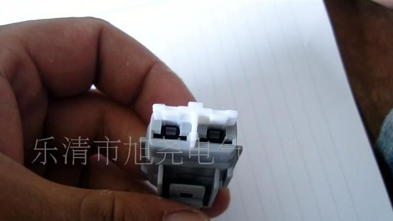 供应汽车连接器7021-8-21