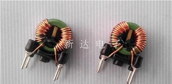 带底座共模磁环电感线圈 尺寸10*6*5 0.4线绕15圈 1MH 脚距