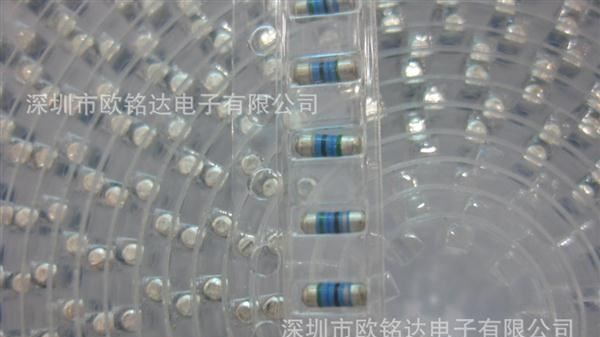 贴片色环电阻0204F  1%   5.6R(1.3mm*3.5mm)