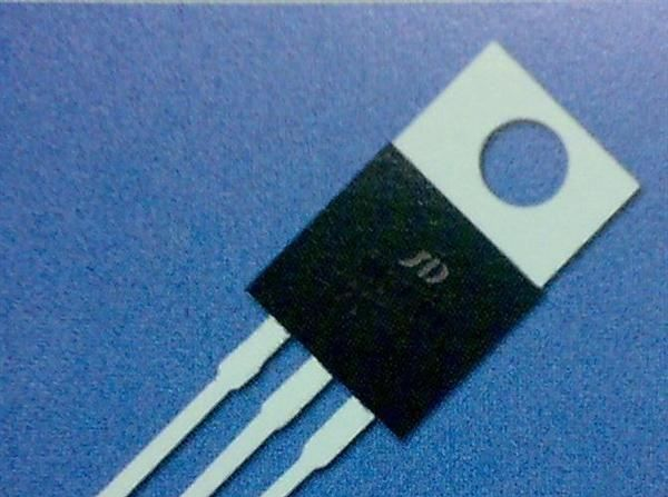 厂家直销三极管（T0-220）BT137