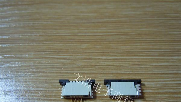 供应AMP/TYCO  1.0mm  4P  FPC（柔性印刷电路）连接器 1735119-4