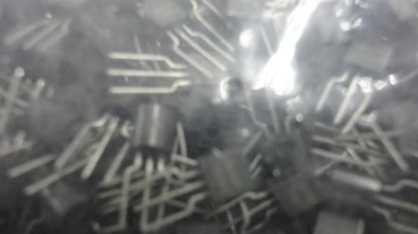 特价销售双向可控硅AC03DGM(图）