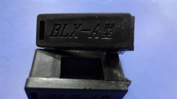 批发供应： BLX-A型掀盖式铁脚保险座  大量现货  欢迎致电