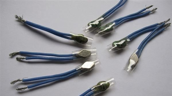 T11-U热保护器(温控器)扭扣式超小体型