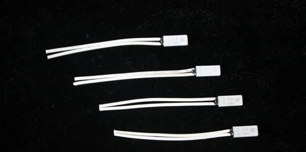 微型超薄温度开关 250V 2A  30℃-155℃ 热保护器
