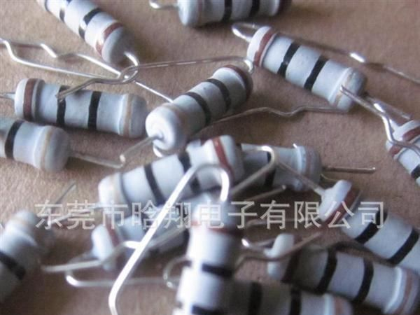 厂家供应黑色皮膜氧化,碳膜耐电流冲击1W10欧立式成型散装电阻器