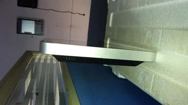 深圳光影科技特价LED22寸楼宇液晶广告机苹果款