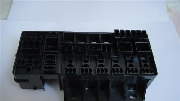 供应汽车保险丝盒CM5-1236301/PA66黑/汽车保险丝盒