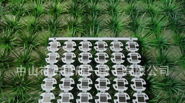生产LED铝基板  3014 5050 日光灯 天花灯 大量现货 价钱