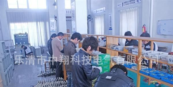 批发SVC款 亮丽  多路插座输出 电子式稳压器