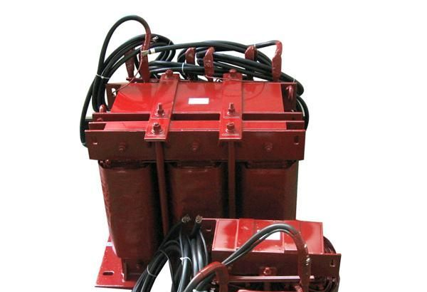 轻轨电源特殊变压器