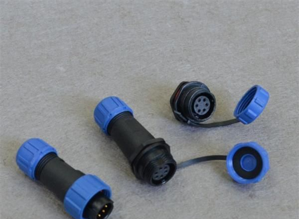 供应防水连接器  塑料连接器