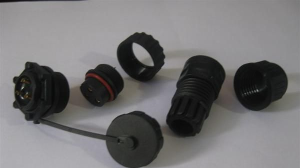 供应黄铜镀金材质防水连接器
