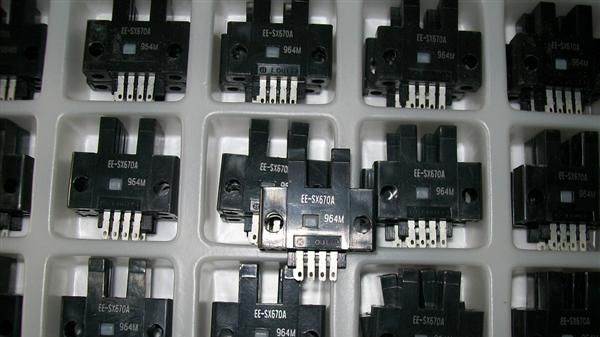 EE-SX670光电传感器欧姆龙OMRON原装光电开关