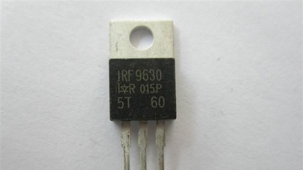 场效应管  IRF9530P