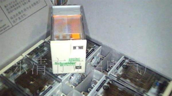 RXM4LB2P7施耐德RXM2LB2P7继电器，松下，欧姆龙，芬达