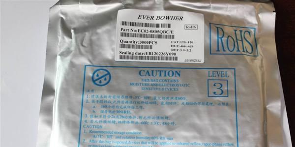 发光二极管：0805红蓝灯