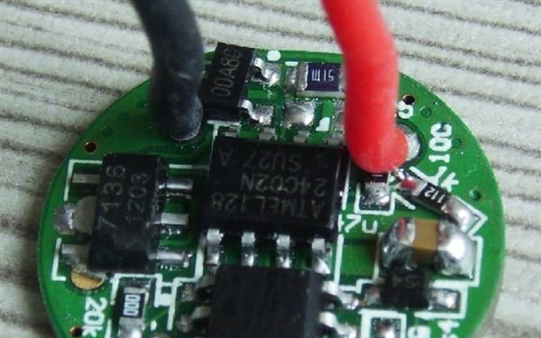 LED手电筒线路板。LED手电筒线路板生产厂家！