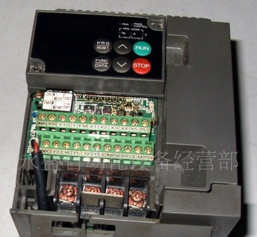 富士FVR-E11S-2.2KW三相220V变频器